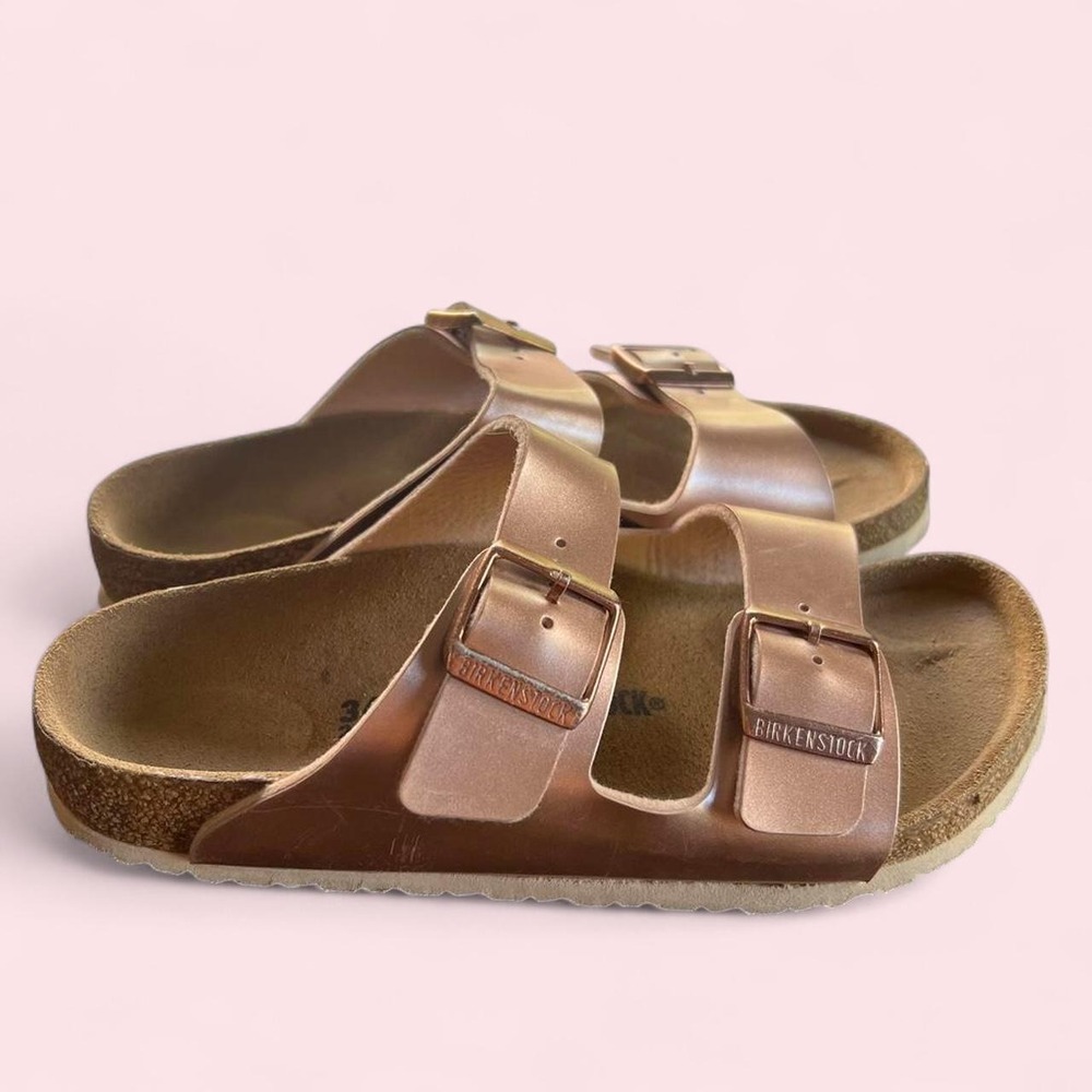 ✨ Authentic Birkenstock Arizona – Rose Gold – Big kids Size 3-3.5✨